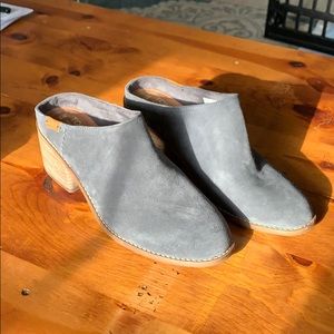 Tom’s backless booties